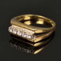 Diamond ring, 750/18K white/yellow gold, 3.55g, center row set with 5 diamonds, ring size 48