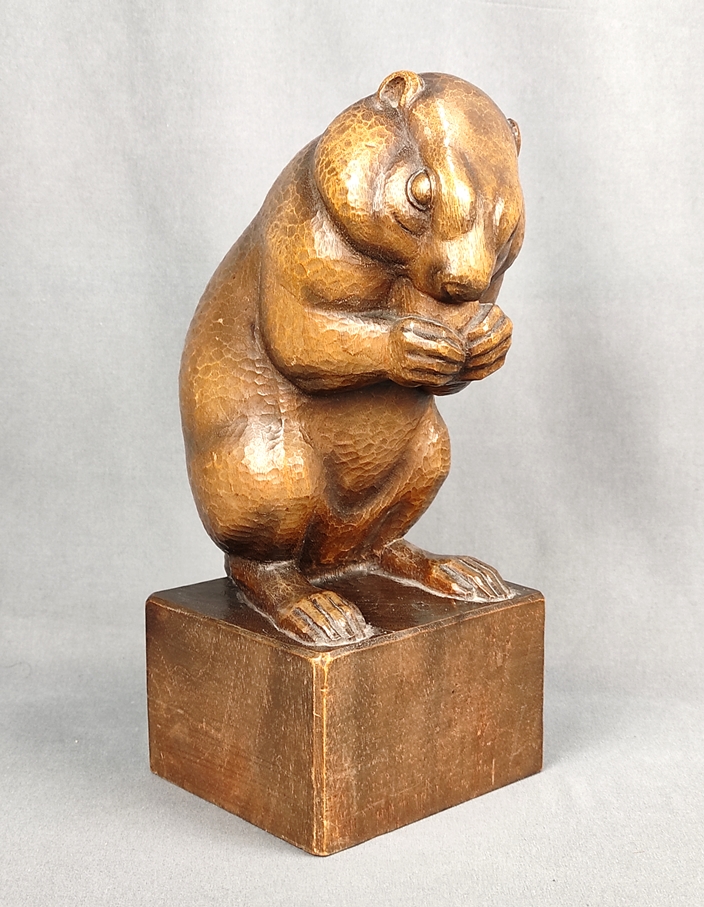 Huggler-Wyss, Hans (1877 Brienz - 1947 Interlaken) "Marmot", carved wood, on cube-shaped base, sign