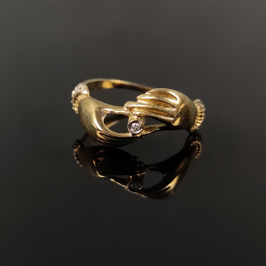 Two-hands-ring, centered small diamond, 333/8K yellow gold, 2.23g, made of two hands holding a smal - Image 2 of 3