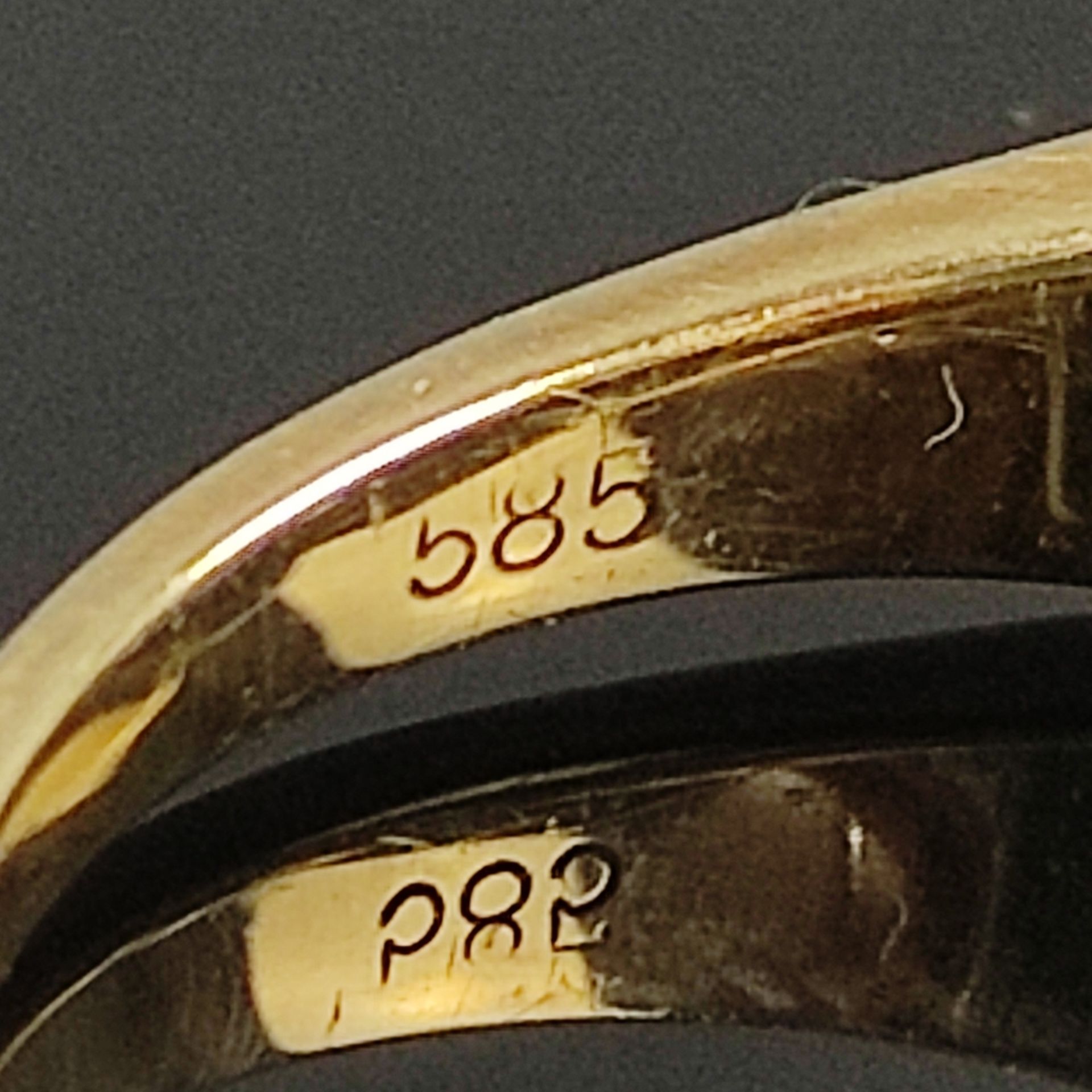Akoya-Perl-Goldring, 585/14K Gelbgold, Gesamtgewicht 3,3g, mittig besetzt mit echter weißer Salzwas - Bild 3 aus 3