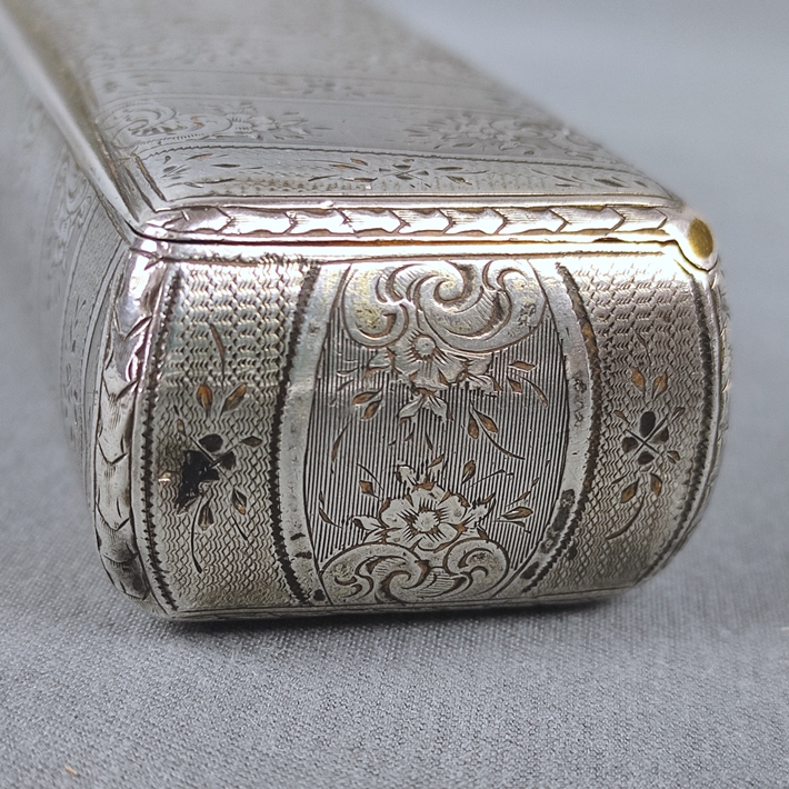 Small lidded box, rectangular, chased floral decoration, Paris circa 1900, silver 800, 2.5x9x3 cm,  - Image 5 of 6