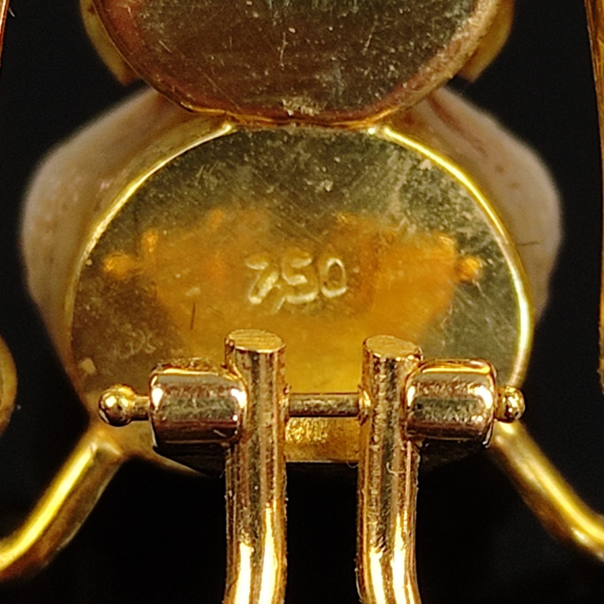 Extravagantes Paar Ohrclips, Jagdschmuck, 750/18K Gelbgold, Gesamtgewicht 17,2g, aus Fuchszähnen un - Bild 2 aus 2