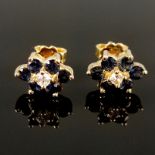 Brillant-Saphir-Ohrringe, 585/14K Gelbgold, 4g, als Blumen gearbeitet, mittig je ein Diamant um ca.