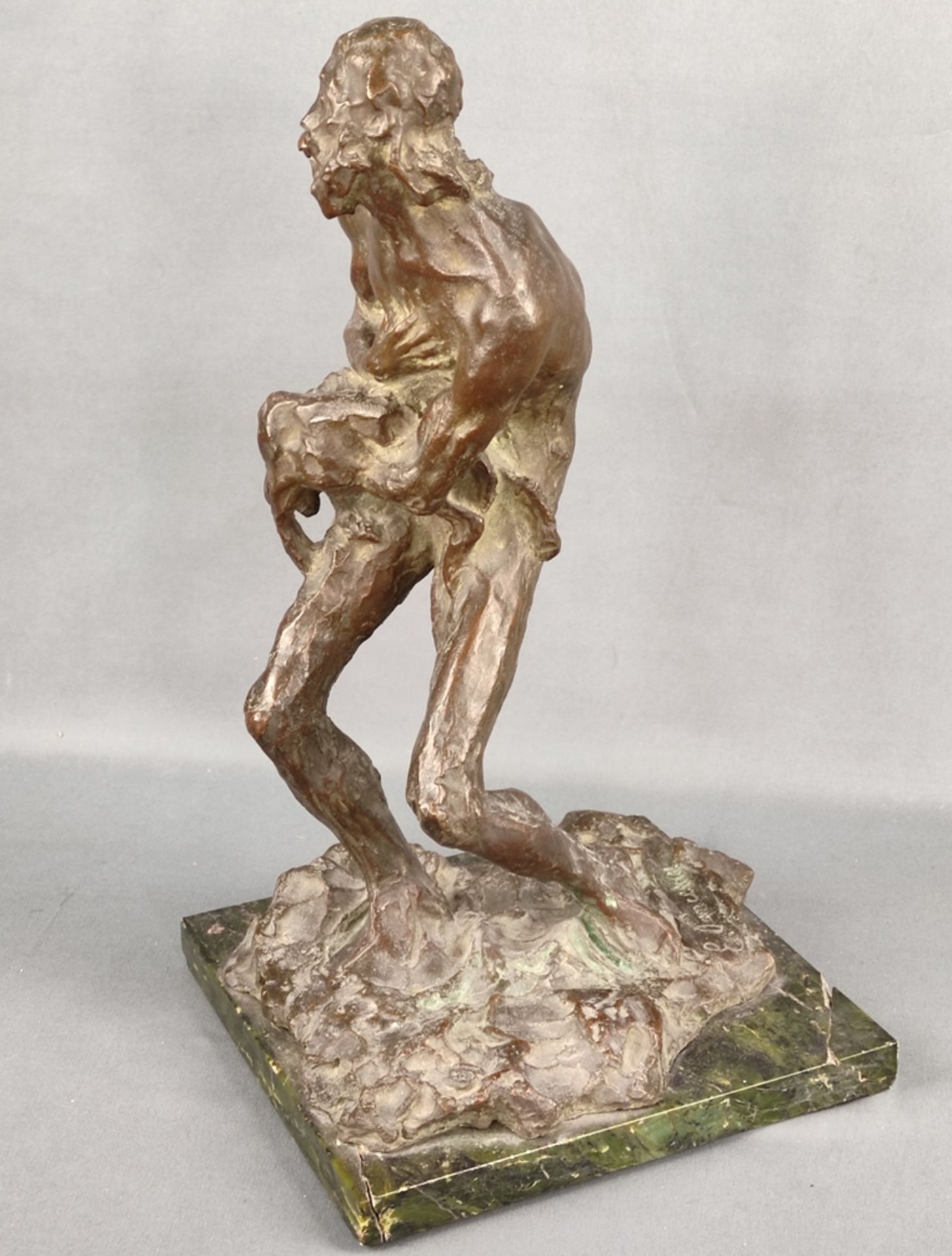 Pancera, Enrico (1882- 1971 Milan), attributed, "Compassion", bronze figure of a man standing uprig - Image 2 of 6