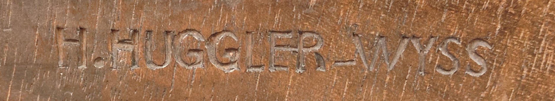 Huggler-Wyss, Hans (1877 Brienz - 1947 Interlaken) "Marmot", carved wood, on cube-shaped base, sign - Image 2 of 2