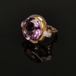 Amethyst-Brillant-Ring, 750/18K Gelbgold, Gesamtgewicht 9,8g, mittig großer runder facettierter Ame