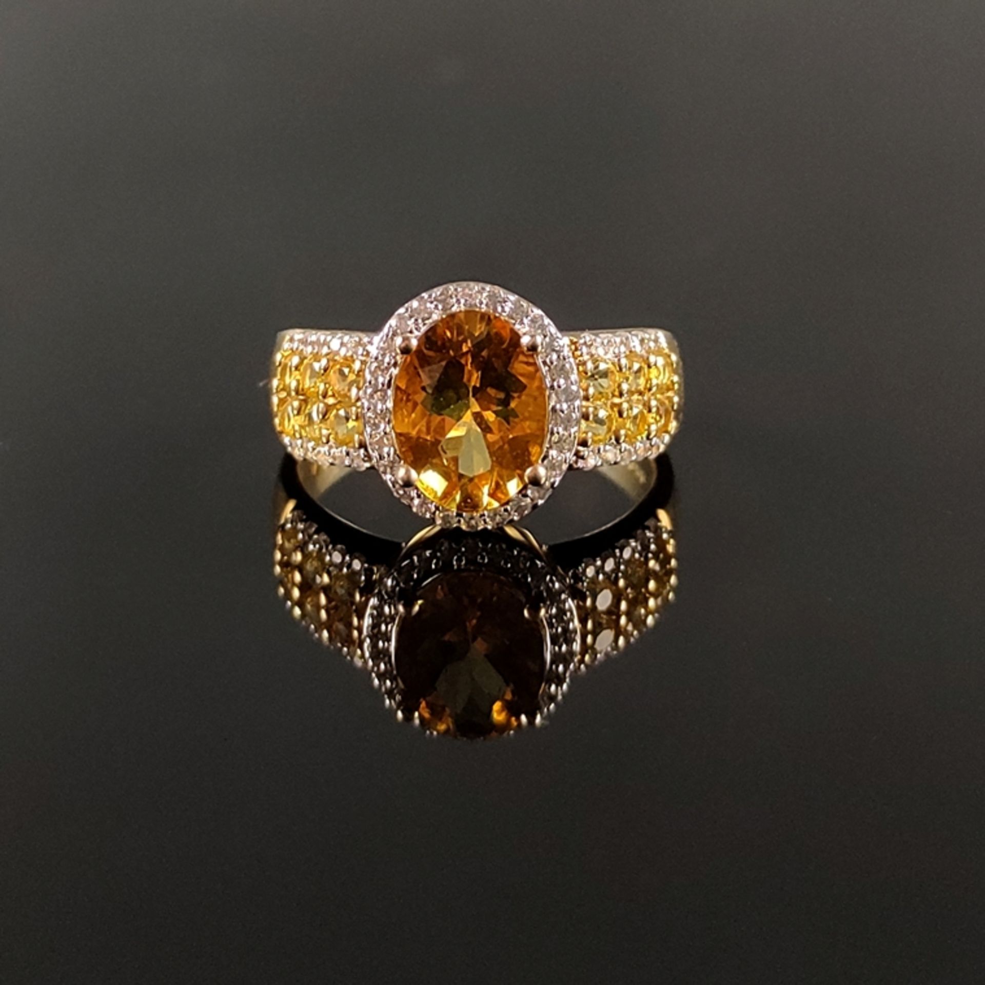 Zitrin-Brillant-Ring, mittig zentraler facettierter Zitrin, darum kleine Diamanten, 333/8K Gelbgold - Bild 2 aus 3