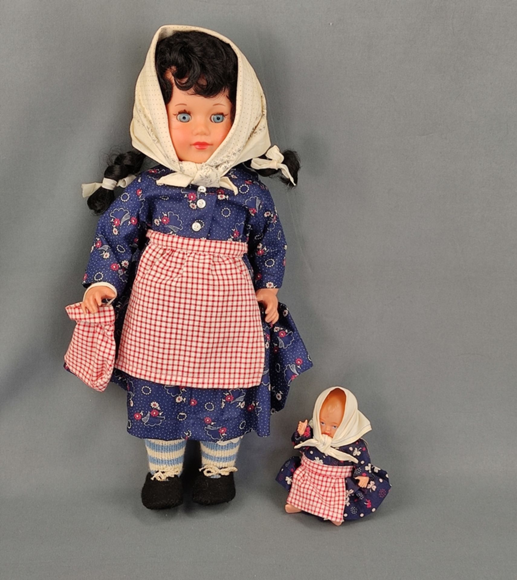 Schildkröt-Puppe mit Baby, in Bauernkleidung und Originalkarton, Schlafaugen und Kippstimme, Nacken