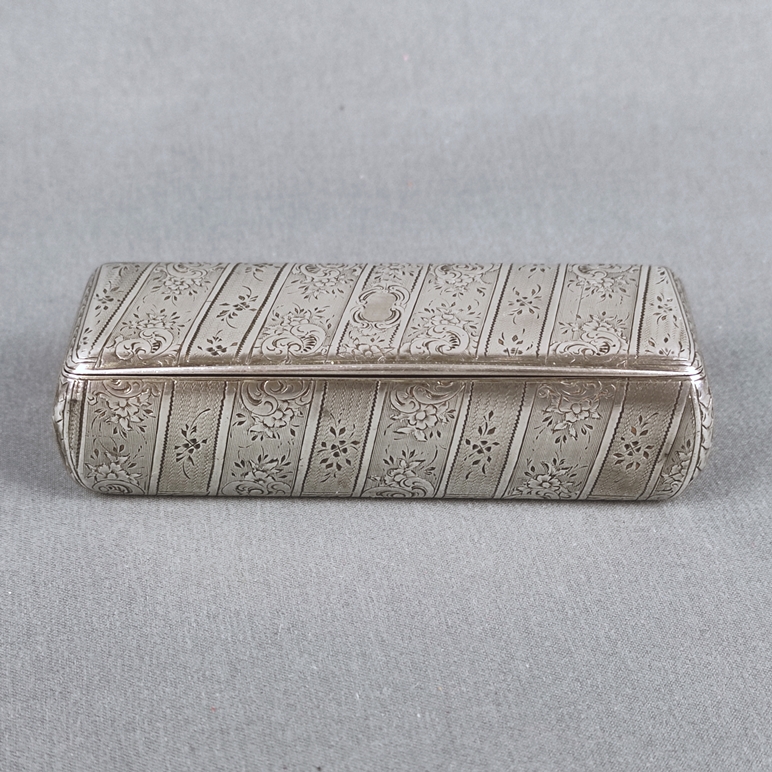 Small lidded box, rectangular, chased floral decoration, Paris circa 1900, silver 800, 2.5x9x3 cm, 