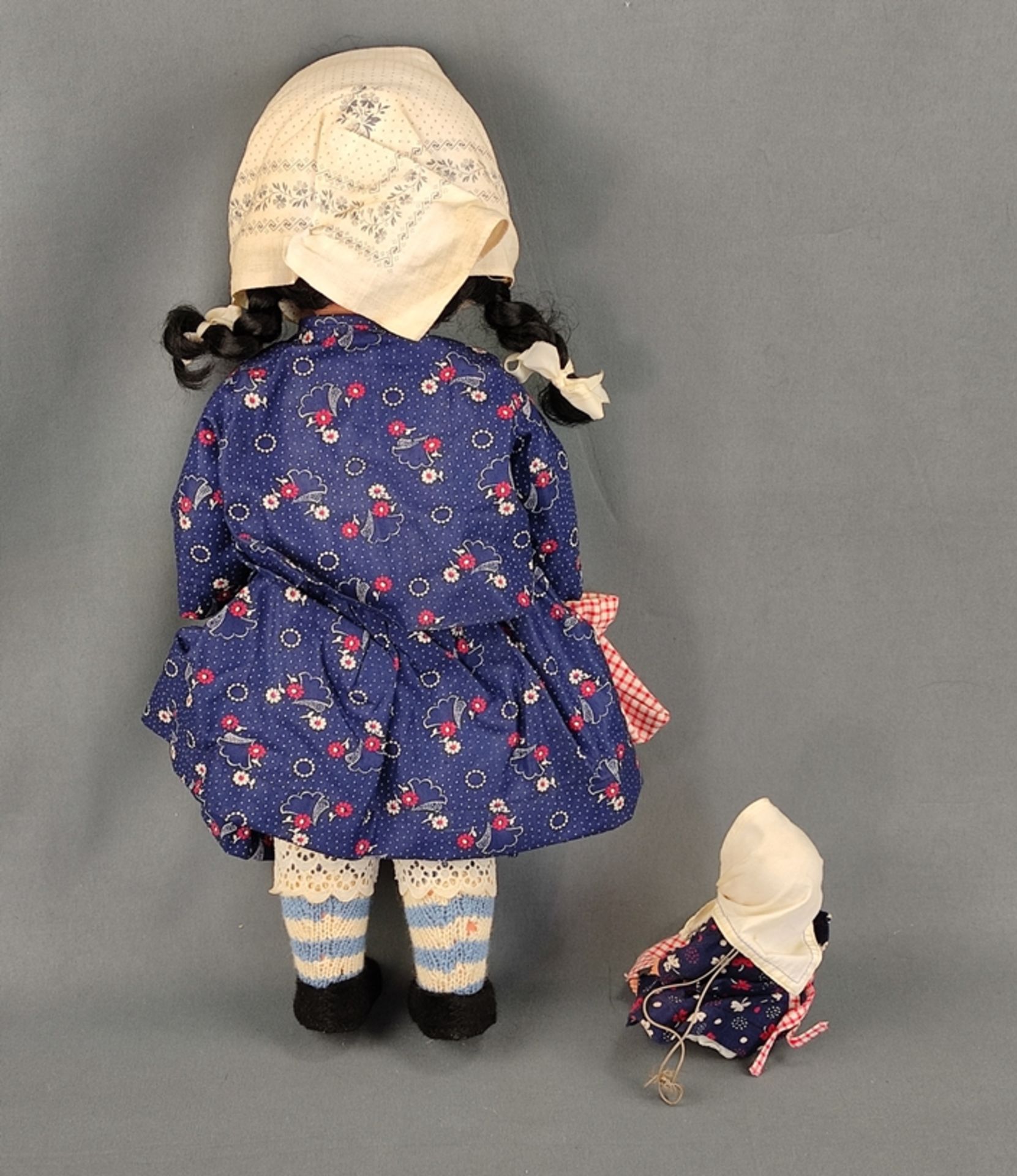 Schildkröt doll with baby, in peasant clothes and original box, sleeping eyes and tilting voice, ne - Image 2 of 3