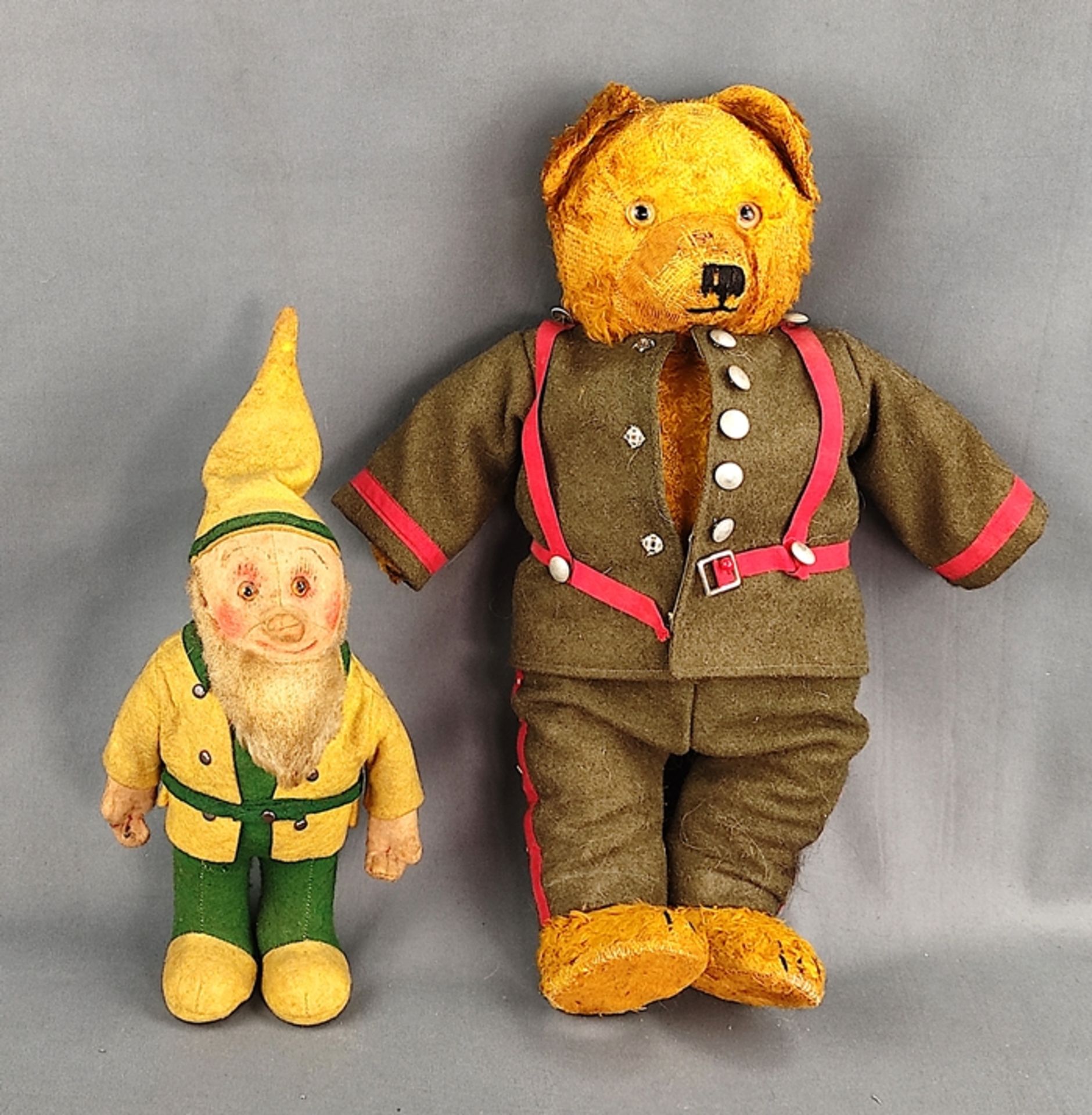 Two antique toy figures, consisting of dwarf, felt with print voice, in very good age condition, he
