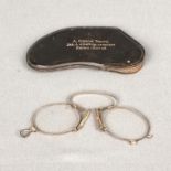 Antike Lesebrille, in Etui, bezeichnet "A. Grabow Nachf. Inh. A. Albert Optikermeister Baden-Baden"