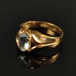 Aquamarin-Goldring, 333/8K Gelbgold, Ringkopf mit einem oval facettierten, geprüften natürlichen Aq