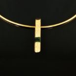 Design-Collier, 585/14K Gelbgold, Gesamtgewicht 17,1g, mit Anhänger und rechteckigem facettiertem T