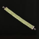 Jade-Armband, 4-reihig, Silber 925, Gesamtgewicht 18,4g, Geflecht-Armband aus hellgrüner, durchsche