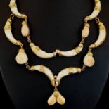 Extravagantes Collier, Jagdschmuck, 750/18K Gelbgold, Gesamtgewicht 63,32g, Fuchszähne und Grandeln