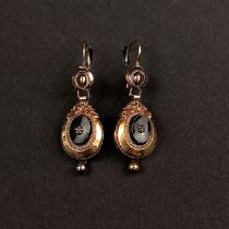 Biedermeier earrings, pendant, at least 333/8K yellow gold, 4,1g, each centered with oval onyx elem