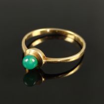Chrysoprase gold ring, 585/14K yellow gold, 1.7g, set with a polished chrysoprase sphere of beautif