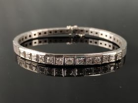 Diamond bracelet, handmade, surface matted, set with 13 brilliant-cut diamonds VVS-VS / TW-W approx