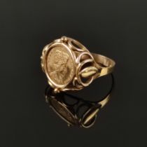 Ring with Queen Elisabeth gold coin, 333/8K yellow gold, total weight 3,25g, ring head set with gol