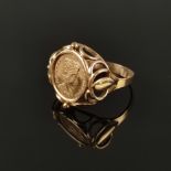 Ring mit Queen Elisabeth-Goldmünze, 333/8K Gelbgold, Gesamtgewicht 3,25g, Ringkopf besetzt mit Gold