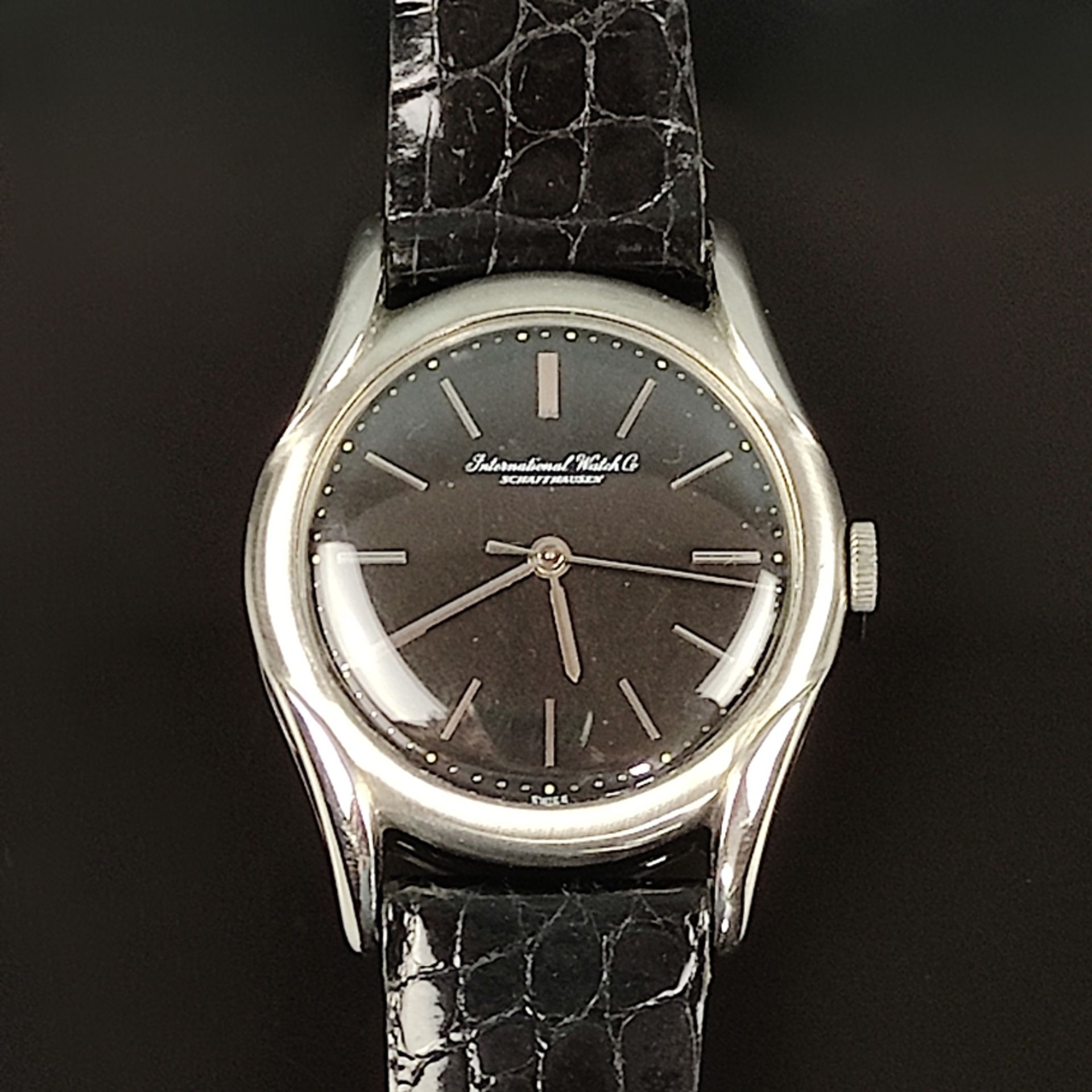 Armbanduhr, IWC Schaffhausen, rundes Ziffernblatt mit Indizes, Durchmesser (mit Krone) 35mm, Handau