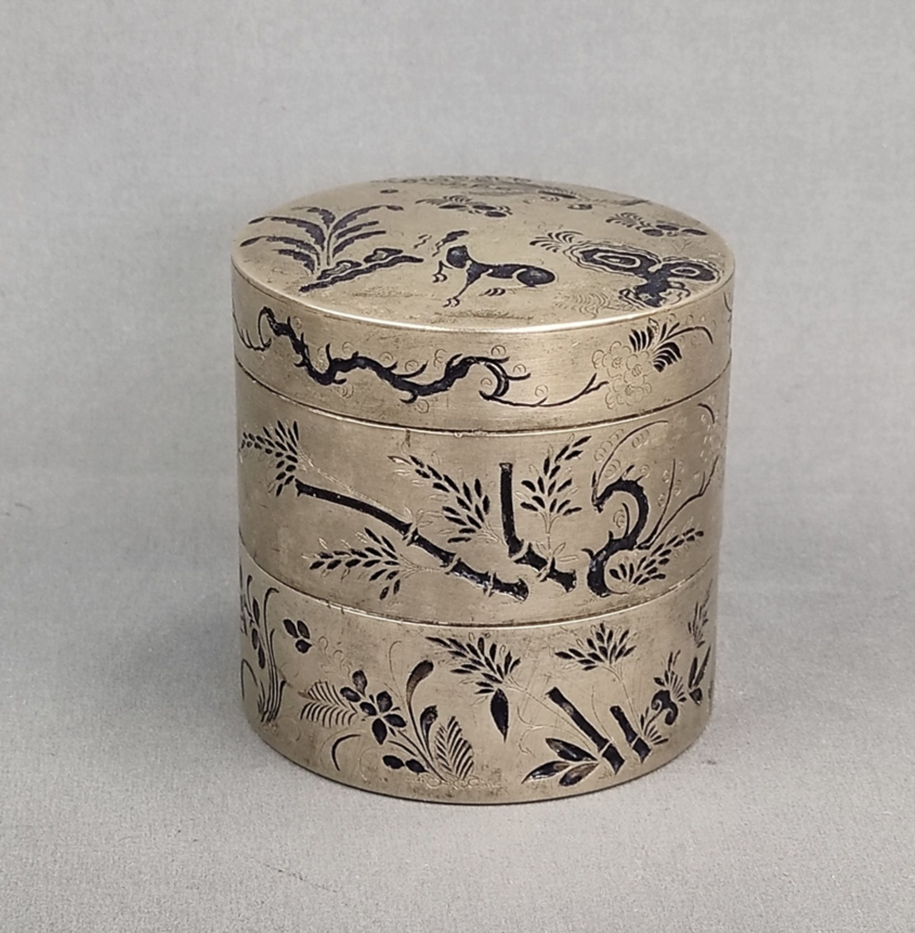 Dose / Teedose, China, dekoriert in Emaille mit Drachen und Phoenix und floralem Dekor (Bambus), zw