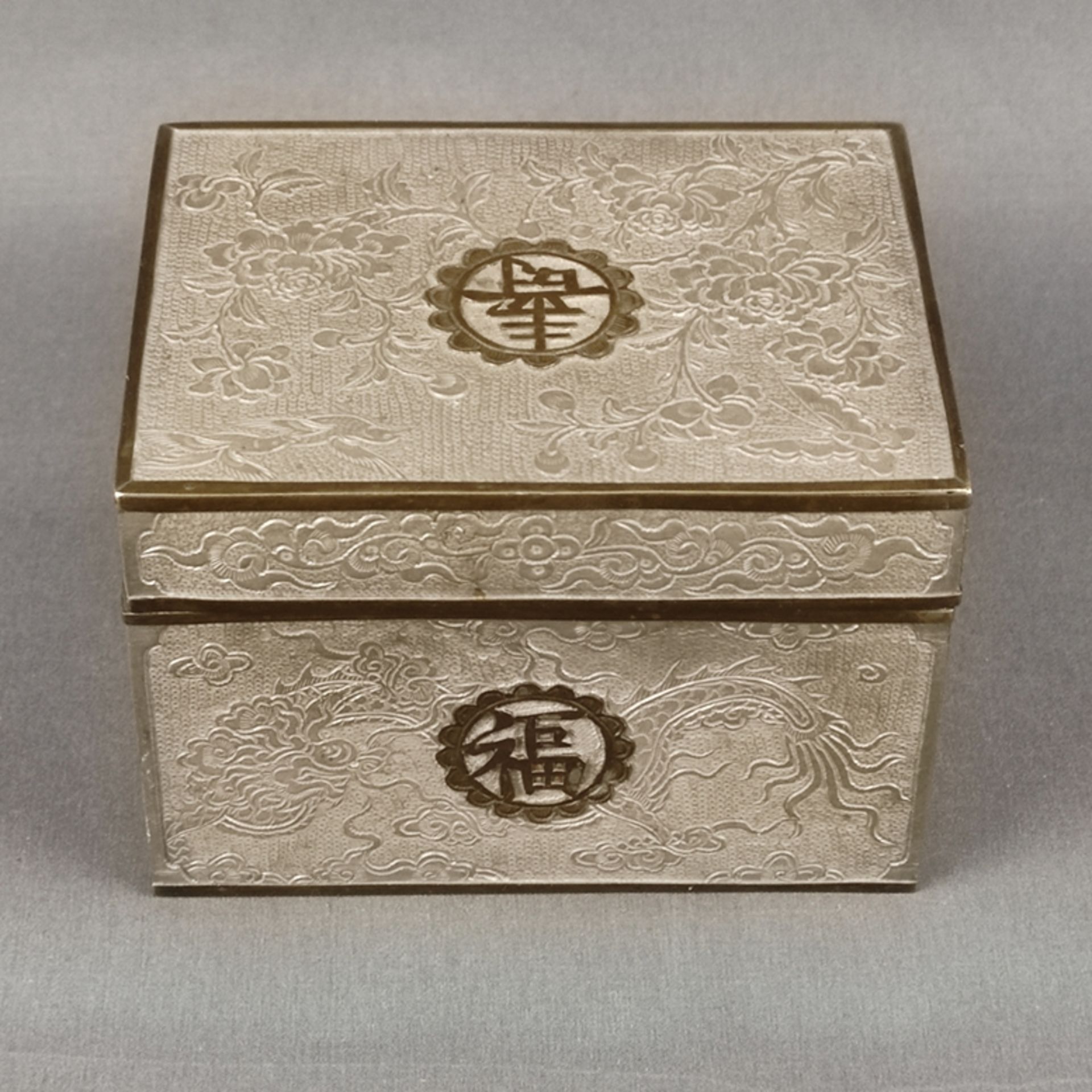 Tea caddy, China, pewter, relief decoration with floral motives and dragons, on each side writing c - Image 2 of 5