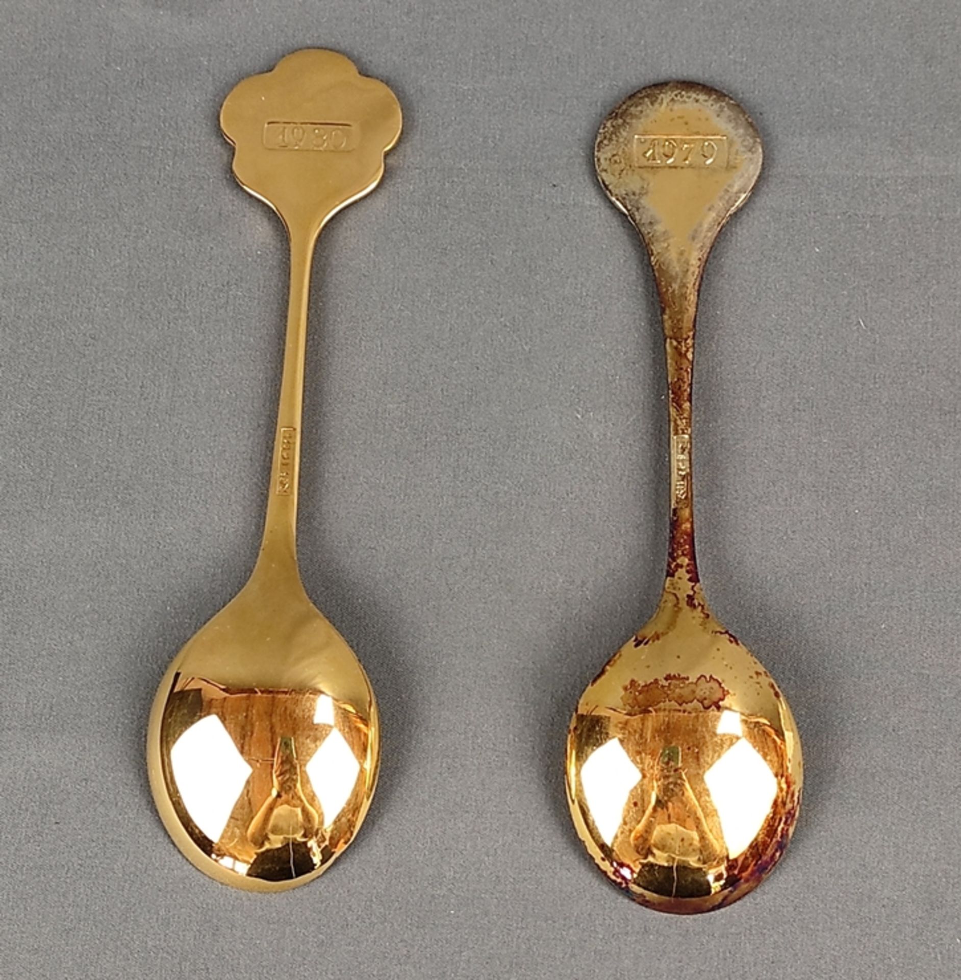 2 annual spoons, Robbe & Berking, sterling silver, relief worked and enamelled handle finishes, con - Image 2 of 5