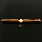 Stabbrosche mit Perle, 585/14K Gelbgold, 2,9g, mittig Perle mit einem Durchmesser von ca. 5mm, link