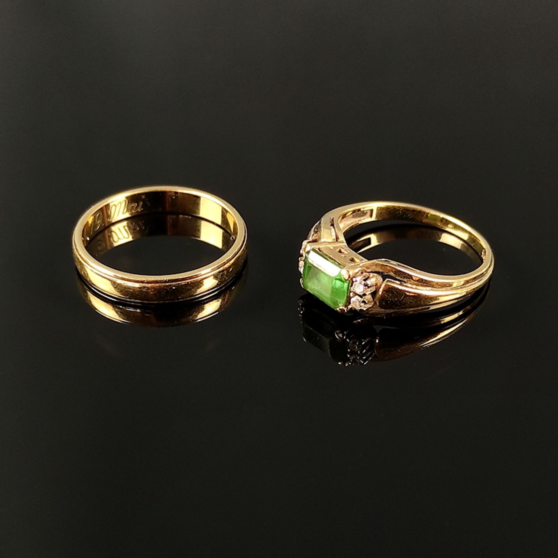 Two gold rings, one 585/14K yellow gold, 4.33g, center green faceted gemstone flanked by two small 