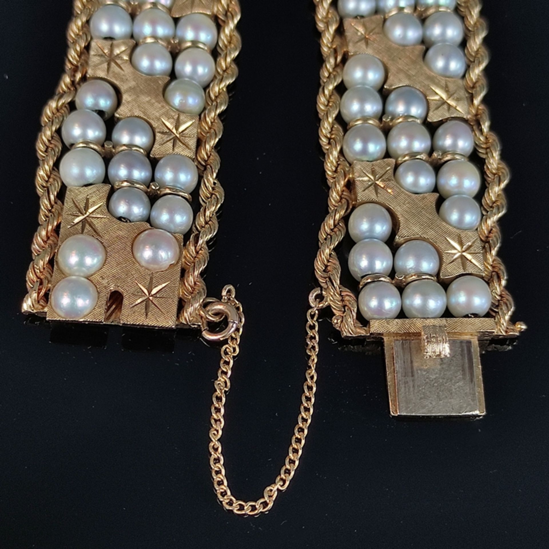 Pearl gold bracelet, 585/14K yellow gold, total weight 51.1g, set with 71 pearls, cord edges and de - Image 2 of 3