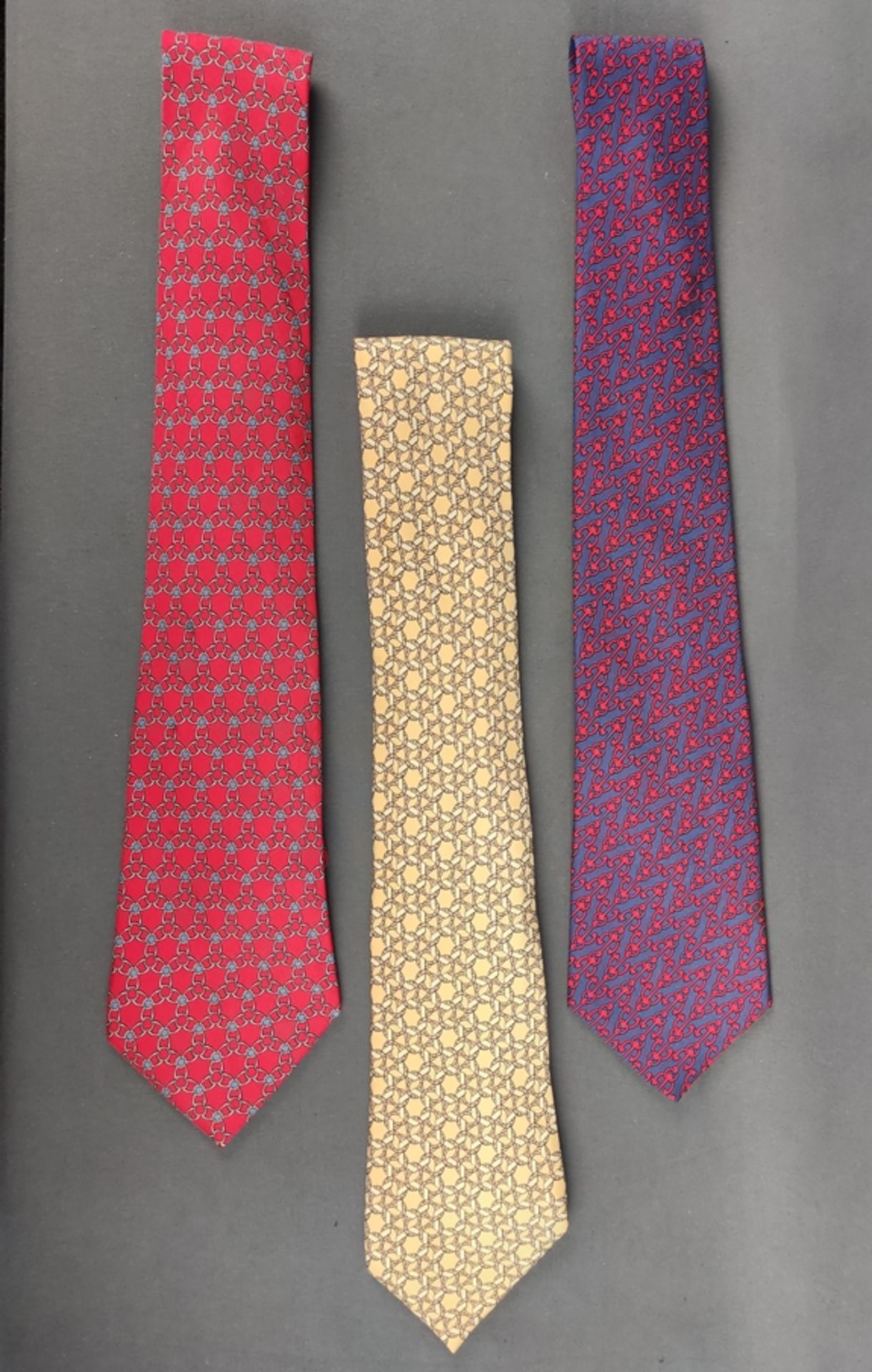 Collection of 3 vintage silk ties by HERMÈS, consisting of: Model 5339 TA, 5358 OA and Model 7935 M