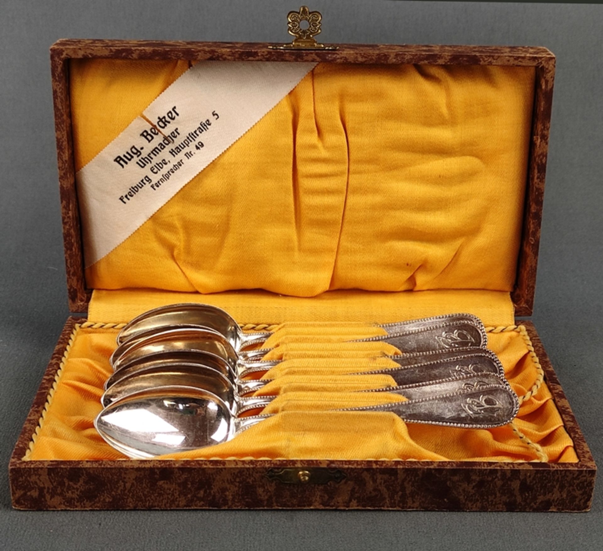 6 coffee spoons, monogrammed "FB", dated 1921, and inscribed "A. Junge", silver 800, in case "Augus