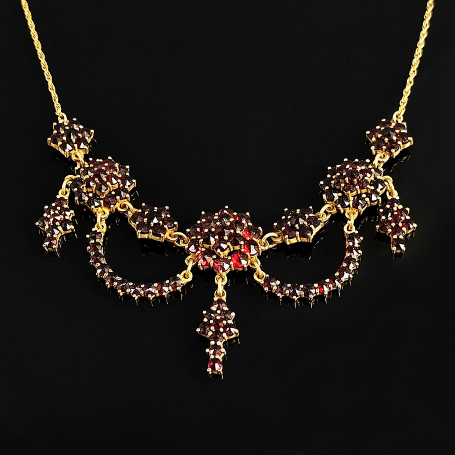 Antique garnet necklace, silver 800 in 585/14K yellow gold-gilt, 17,6g, elaborately designed middle