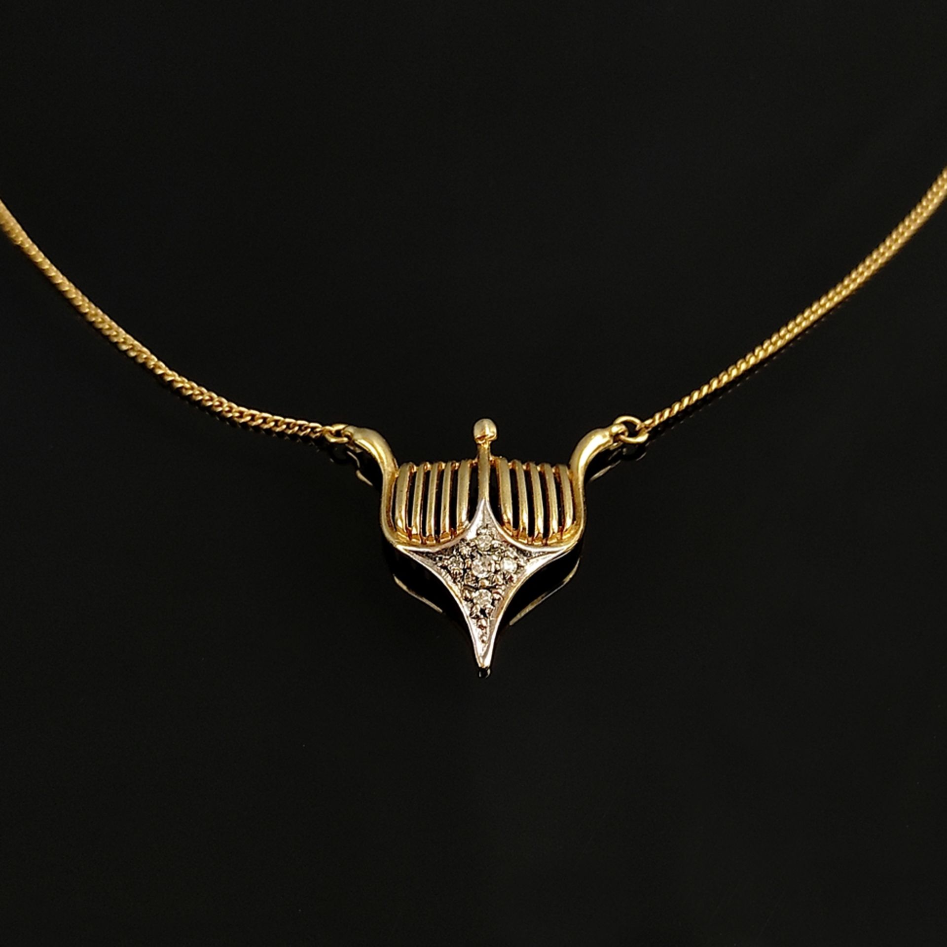 Extravagant necklace, 333/8K white/yellow gold, 3g, centre element set with 5 small diamonds, ring 