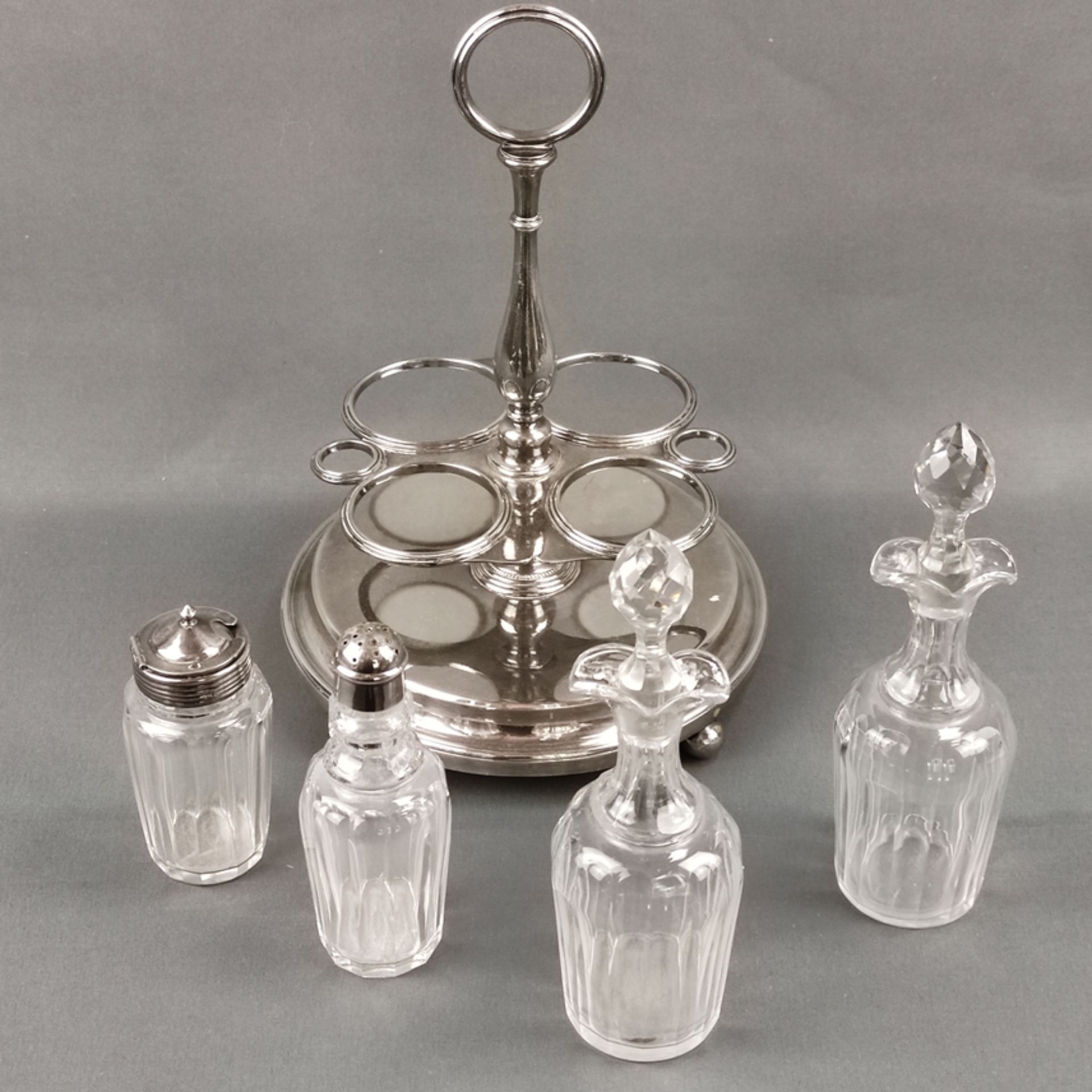 Cruet, Christofle, Paris, silver plated, round stand on four ball feet, four inserts, two with glas - Image 2 of 5