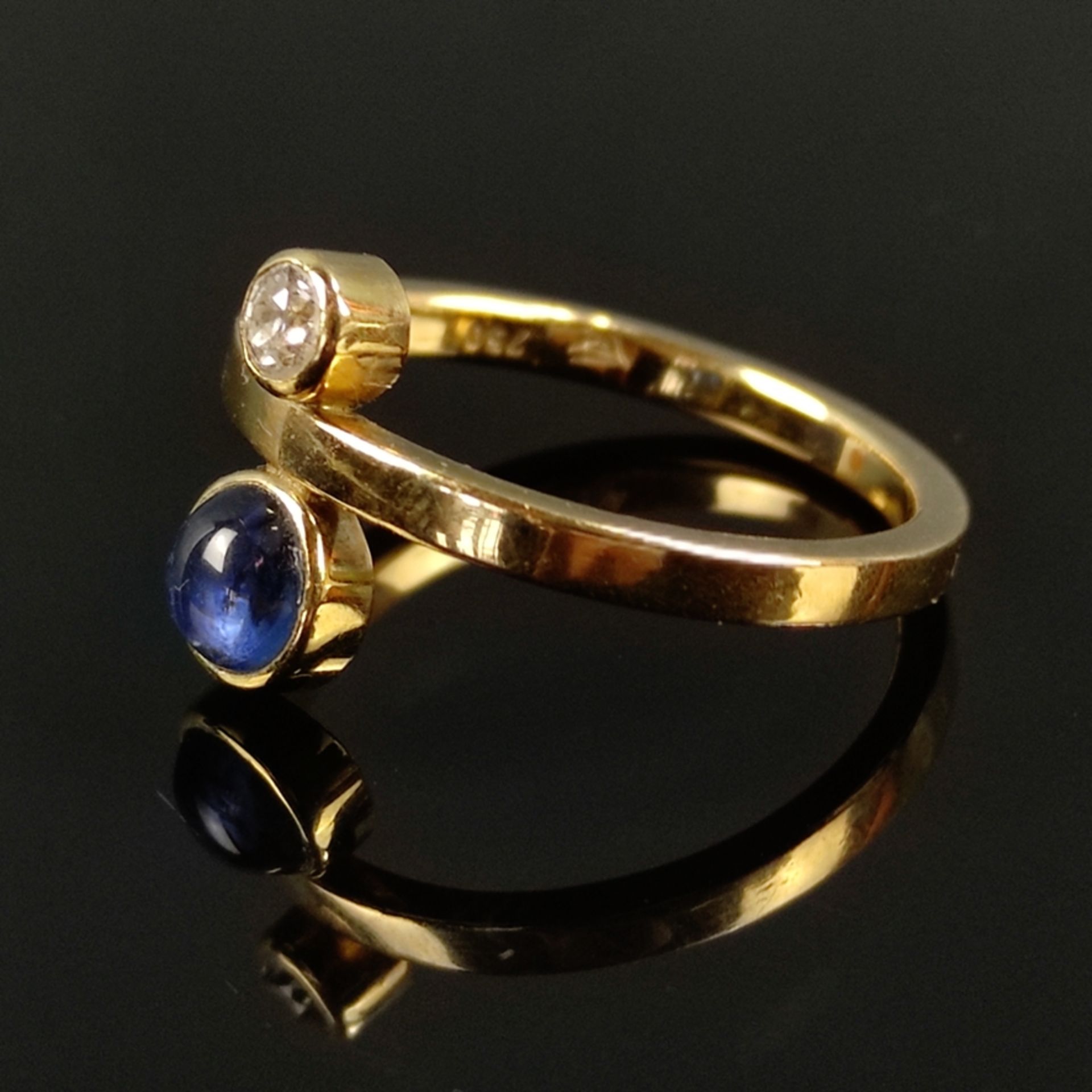 Sapphire diamond ring, 750/18K yellow gold, 5,5g, sapphire cabochon with a diameter of 5,67mm and d