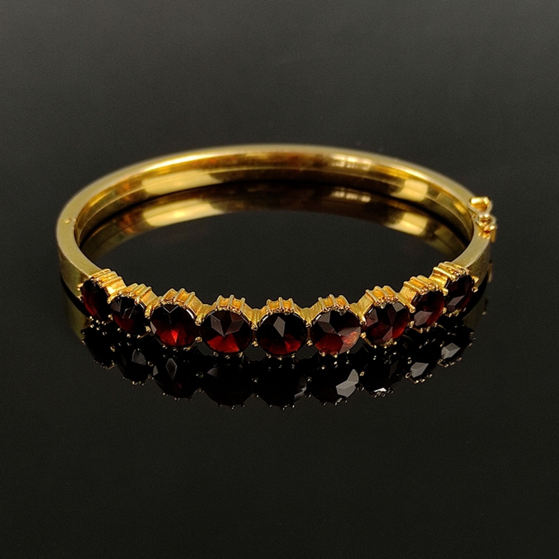 Antique garnet-gold bangle, standard gold (250/1000), 15,6g, bangle with hinge and tongue clasp wit