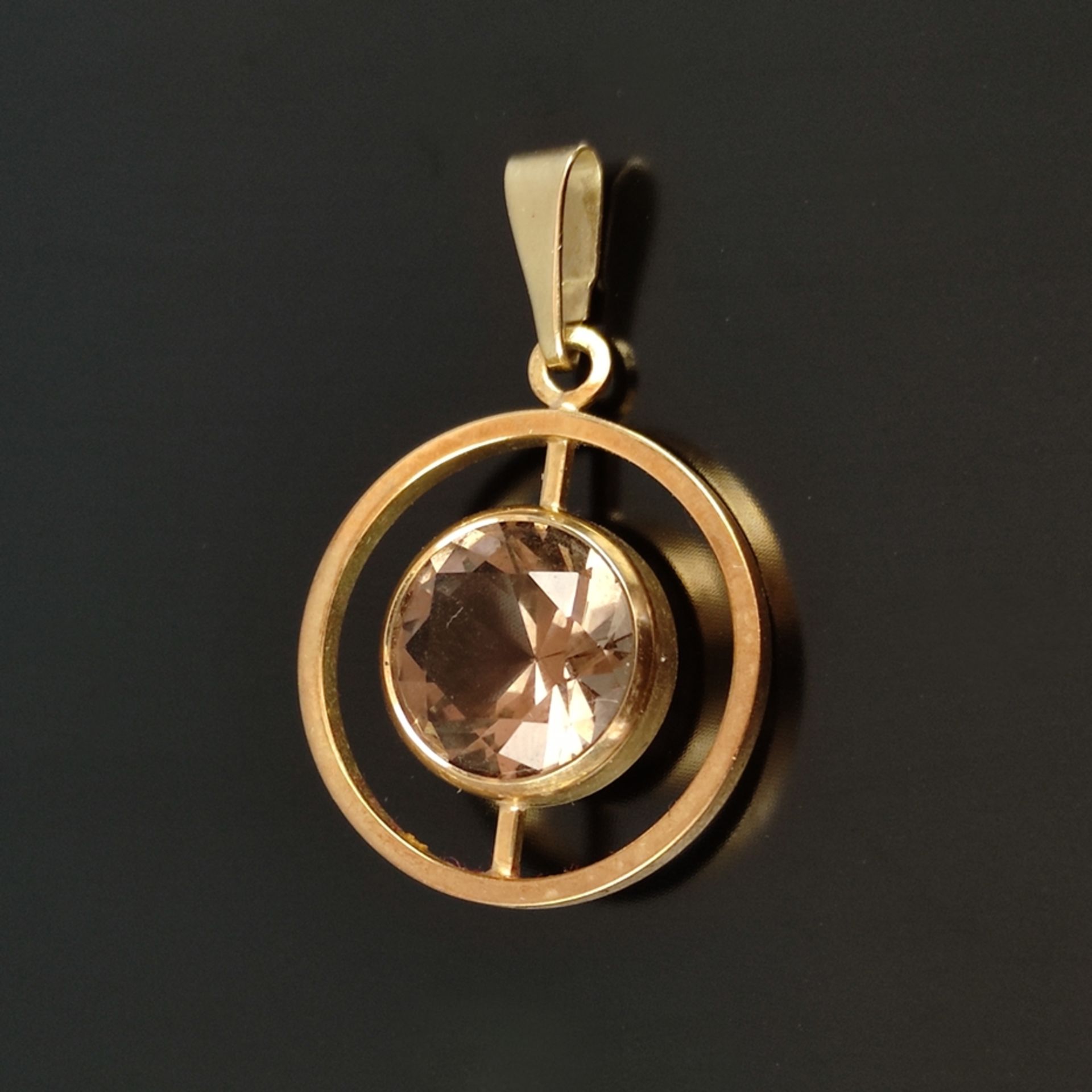 Smoky quartz pendant, 333/8K yellow gold, 3.6g, centre facetted round smoky quartz, diameter of pen