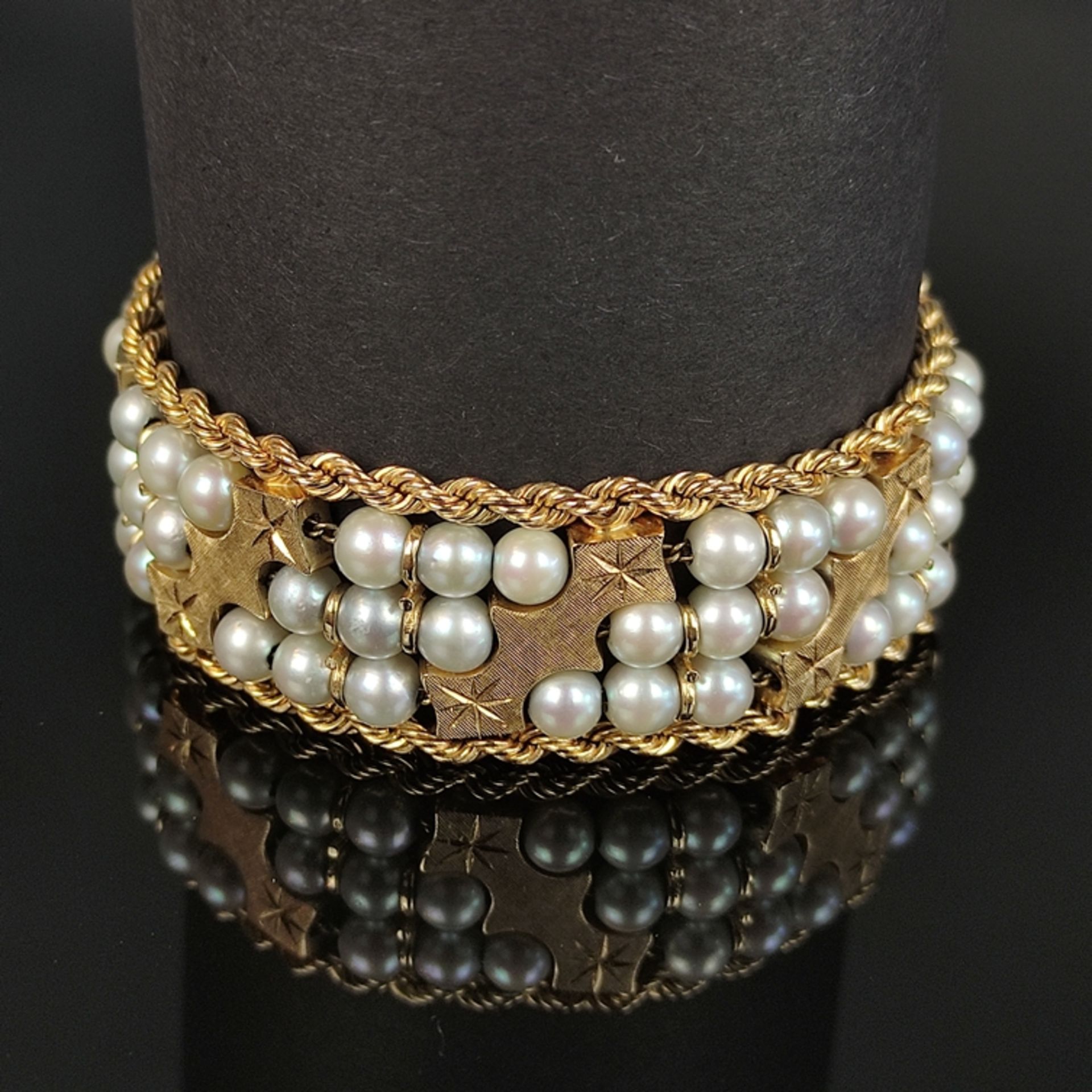 Pearl gold bracelet, 585/14K yellow gold, total weight 51.1g, set with 71 pearls, cord edges and de
