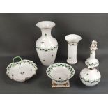 Herend-Lot, 6 Teile, Dekor Persil/ Petersilie, mit reicher Goldstaffage, bestehend aus großer Vase,