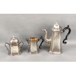 Kaffeekern, 3 Teile, klassizistische Form, Italien, Silber 800, bestehend aus einer Kaffeekanne, Hö