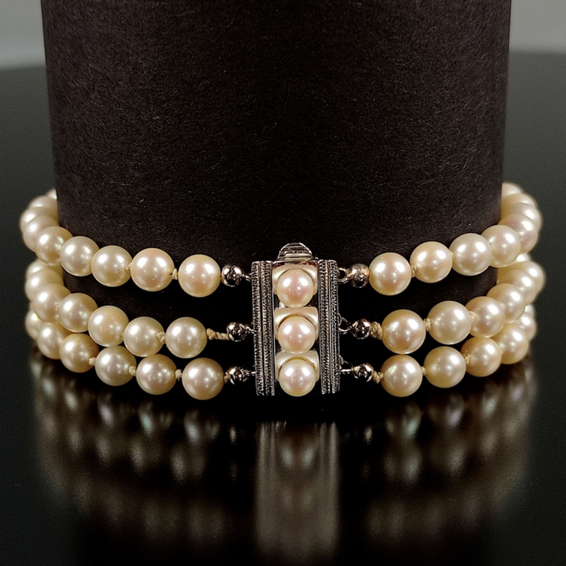 Pearl bracelet, 3 strands, 585/14K yellow gold, total weight 23,8g, fine Akoya cultured pearls in l - Image 4 of 4