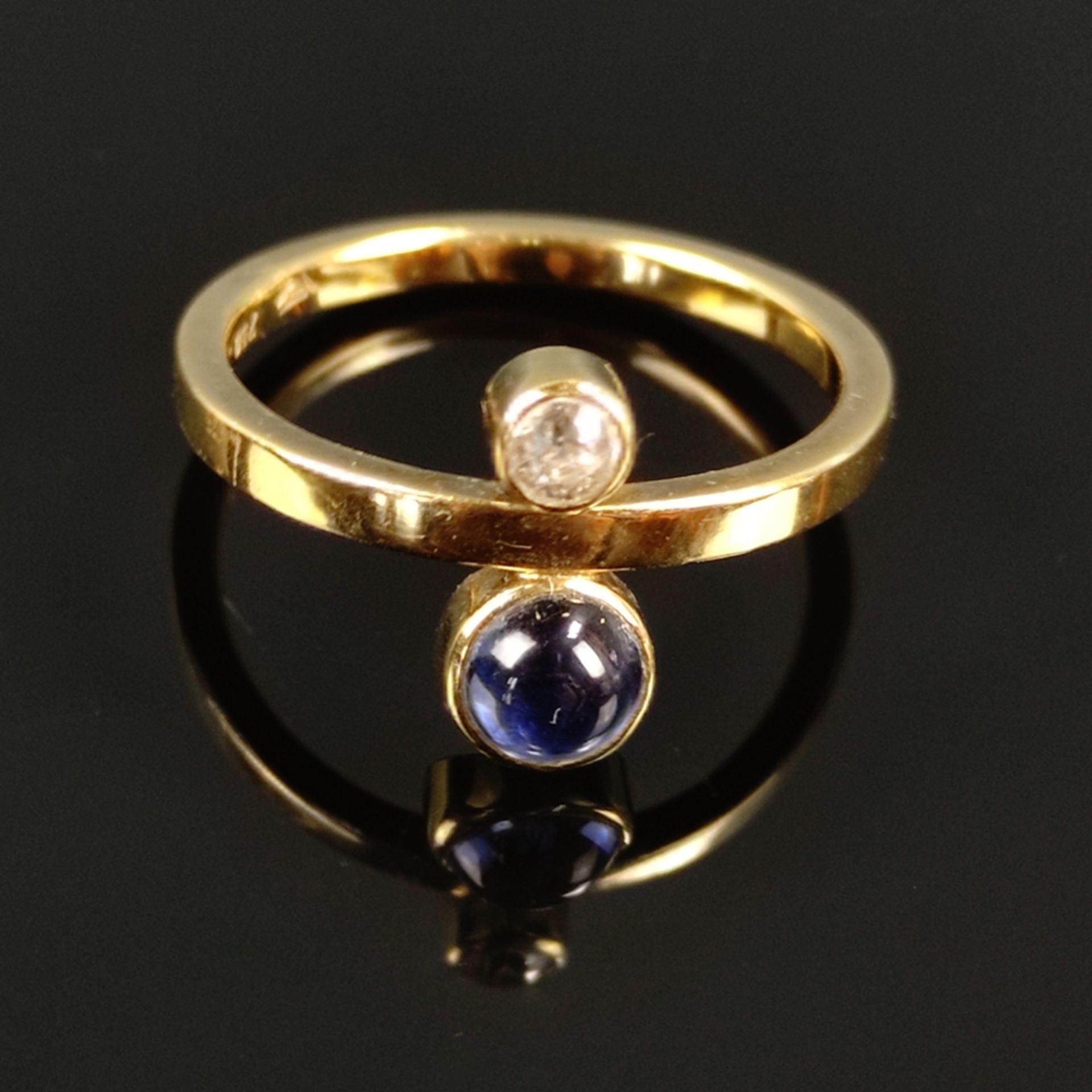 Sapphire diamond ring, 750/18K yellow gold, 5,5g, sapphire cabochon with a diameter of 5,67mm and d - Image 2 of 3