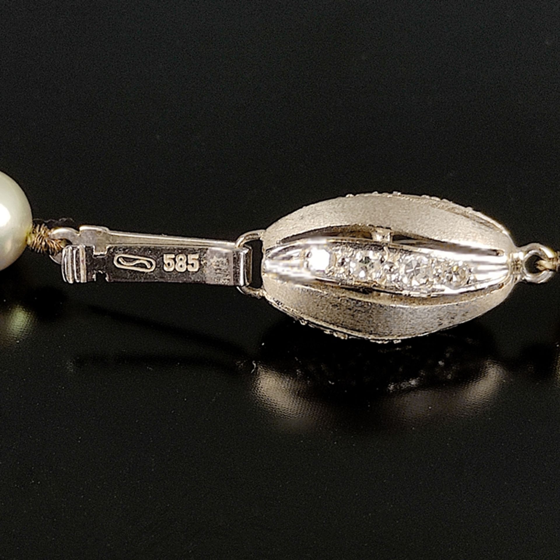 Fine pearl necklace, 585/14K white gold, total weight 28,9g, fine cultured pearls in light grey lus - Image 3 of 3