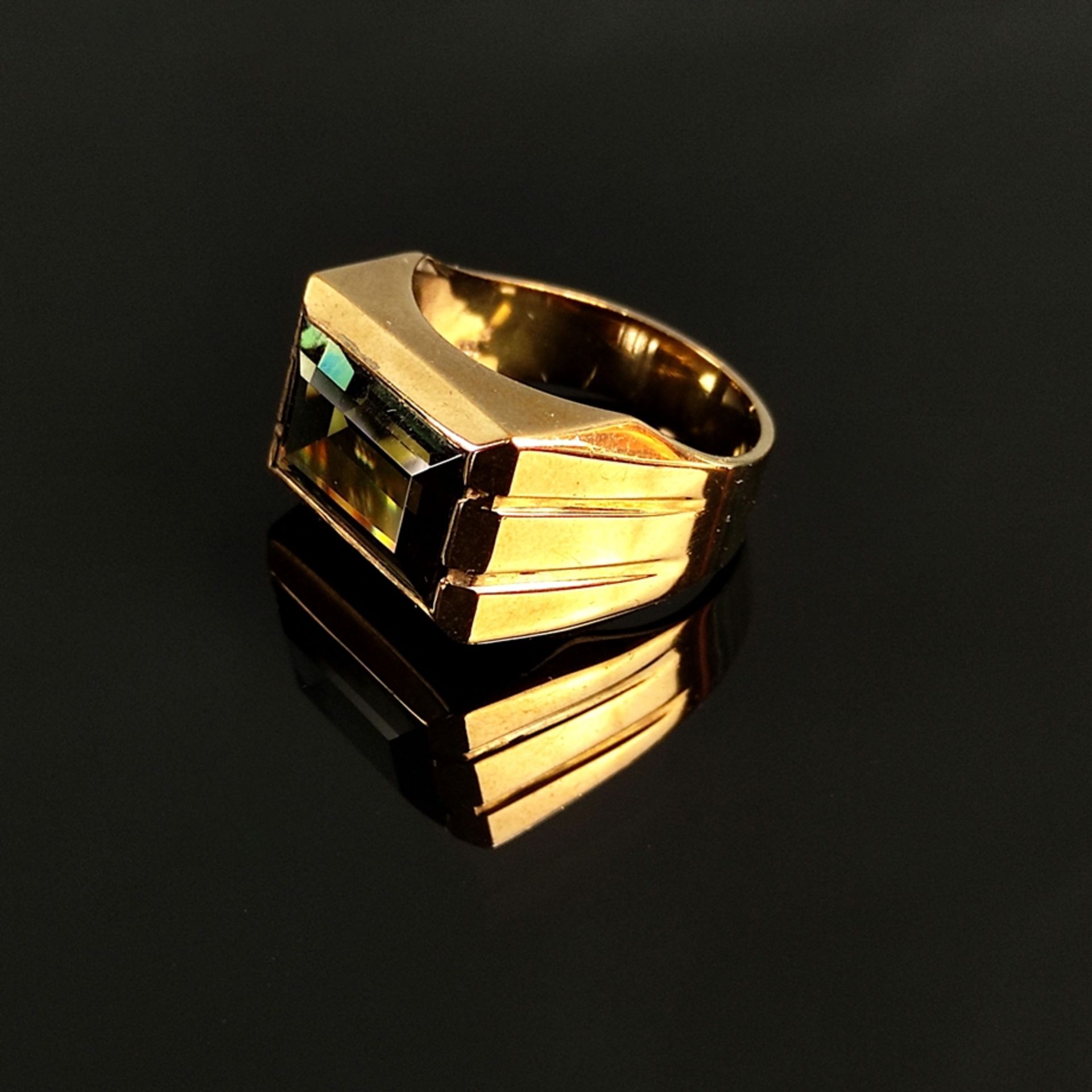 Tourmaline gold ring, 333/8K yellow gold, 6,46g, ring head set with a rectangular faceted synthetic