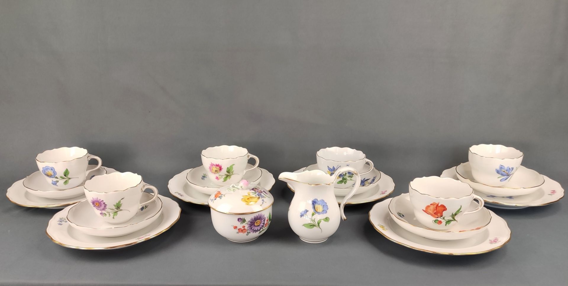 Coffee/tea service, for 6 persons, Meissen sword mark, new cut-out with floral polychrome decoratio