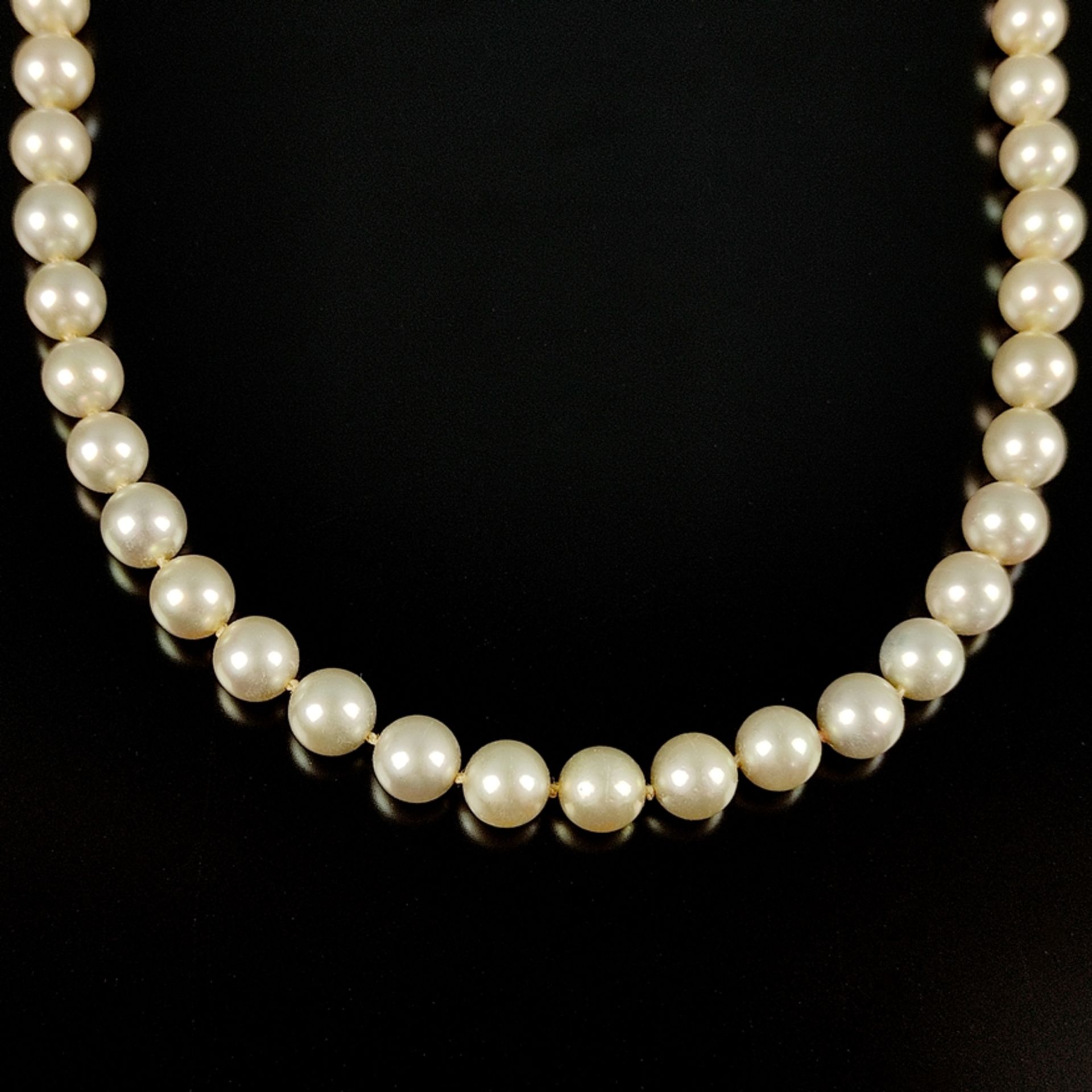 Fine pearl necklace, 585/14K white gold, total weight 28,9g, fine cultured pearls in light grey lus