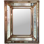 Großer Murano-Spiegel, rechteckig gearbeitet mit Facettenschliff, Glas mit Ranken- und Blütenmotive